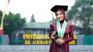 Prestasi Membanggakan, Rika Umi Mawadah Harumkan Nama FTIK UIN KHAS Jember sebagai Wisudawan terbaik